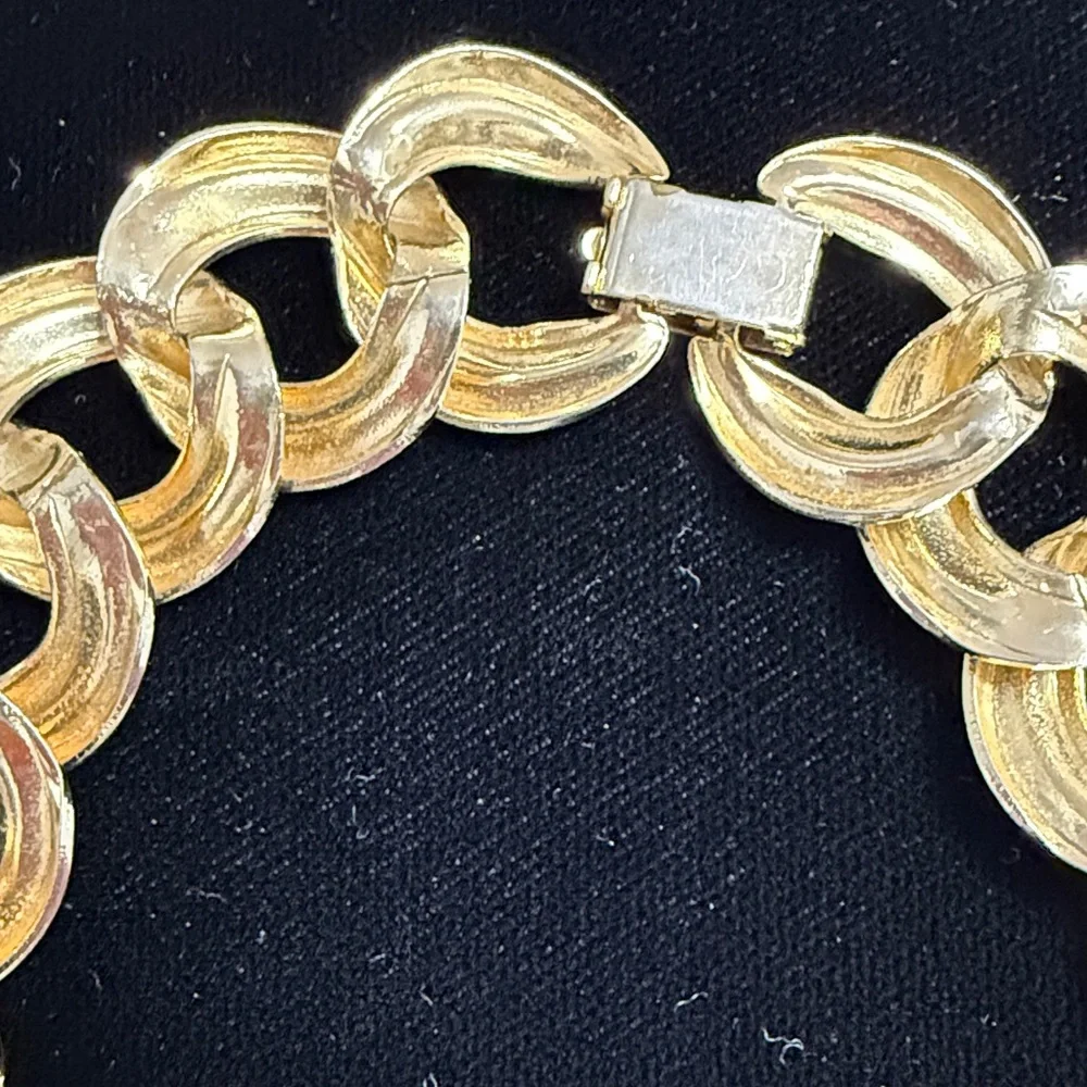 Elegant Goldtone Chain link Necklace 17” choker‎ stylish accessory neutral glam